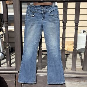 SILVER Woman's 30x33 Flair Leg Low-Rise Med-Wash Jeans